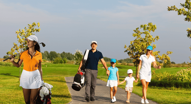 A family golf players going to play 