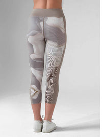 LATTE PRINT ELLE CAPRI | Performance Compression Leggings with Pockets